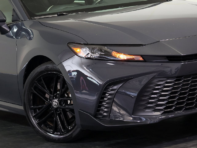 Used 2025 Toyota Camry SE FWD image 8