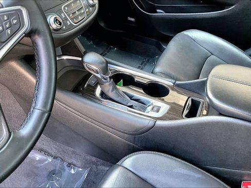 Used 2024 Chevrolet Malibu LT FWD image 17