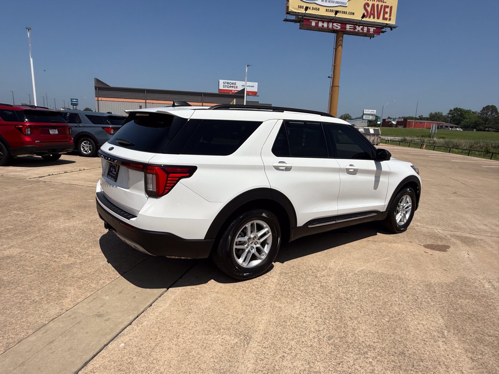 Certified 2025 Ford Explorer Active w/ Active Comfort Package RWD image 5