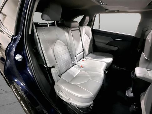 Used 2021 Toyota Highlander XLE AWD/4WD image 20