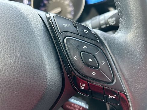 Used 2022 Toyota C-HR XLE FWD image 16