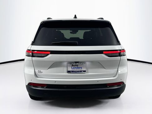 Used 2023 Jeep Grand Cherokee Altitude image 6