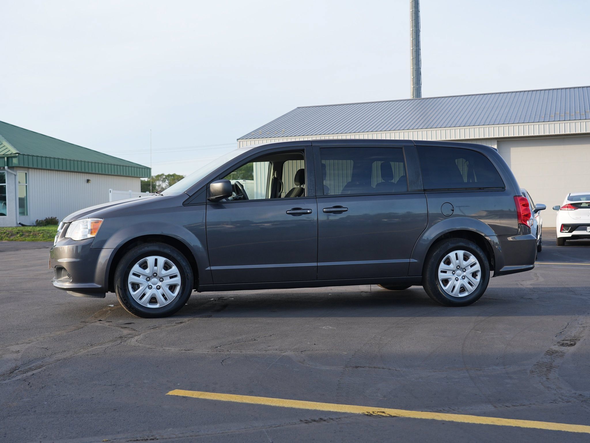 Used 2018 Dodge Grand Caravan SE w/ UConnect Hands-Free Group FWD image 7