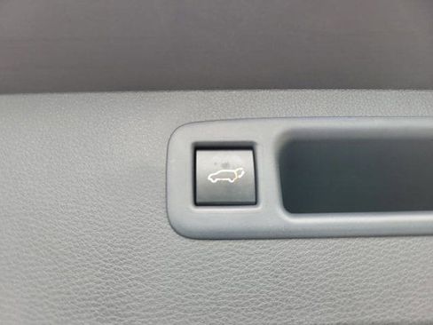 Used 2023 Toyota Highlander XSE AWD/4WD image 7