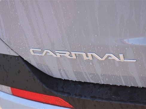 New 2026 Kia Carnival EX image 17