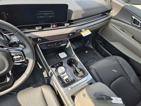 New 2026 Kia Carnival EX FWD image 22