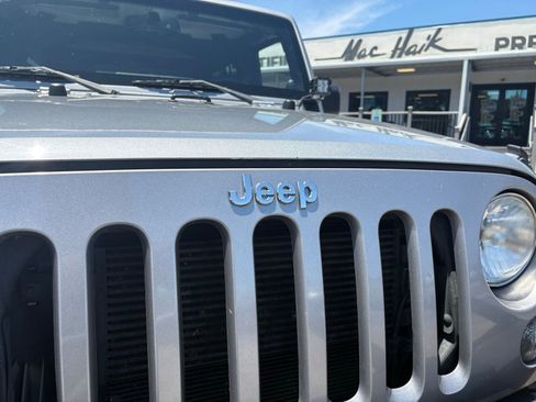 Used 2014 Jeep Wrangler Unlimited Sahara w/ Connectivity Group AWD/4WD image 7