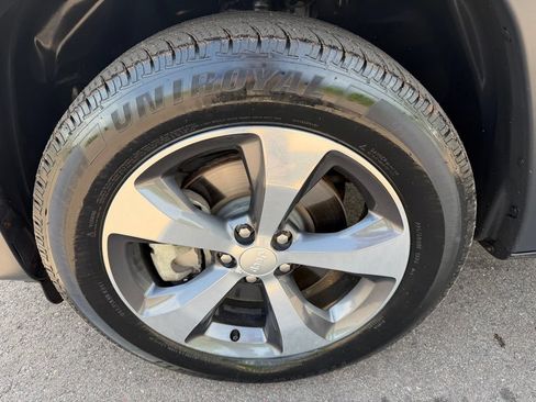 Used 2019 Jeep Cherokee Limited AWD/4WD image 23