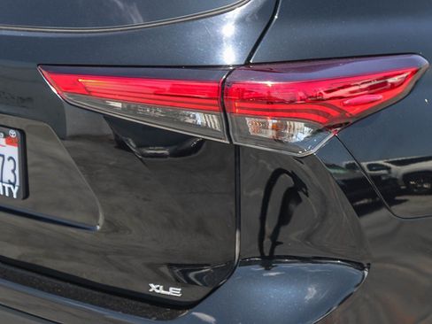 Used 2021 Toyota Highlander XLE FWD image 10
