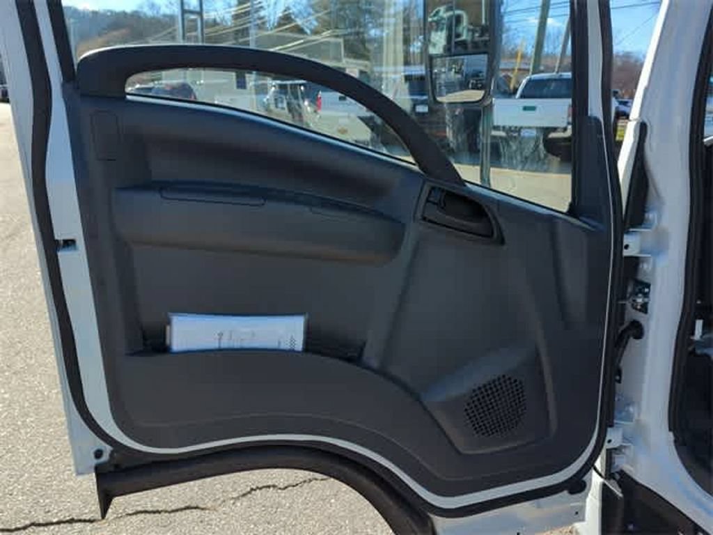Used 2024 Chevrolet Low Cab Forward 4500 XD RWD image 18