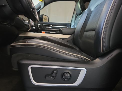 Used 2019 RAM 1500 Laramie AWD/4WD image 33