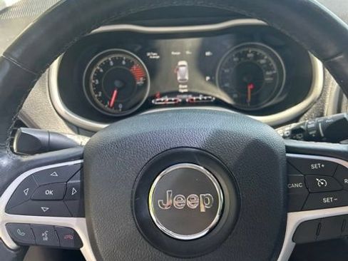 Used 2016 Jeep Cherokee Trailhawk w/ Comfort/Convenience Group AWD/4WD image 15