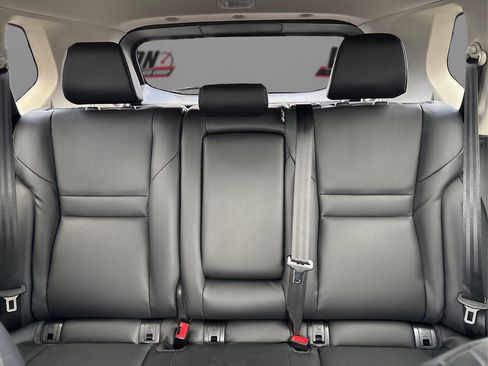 Used 2023 Nissan Rogue SV w/ SV Premium Package image 19