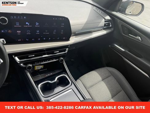 Used 2024 Chevrolet Traverse LT image 25