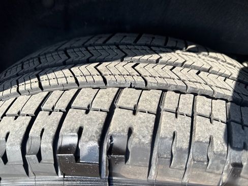 Used 2024 Ford Expedition XLT image 10