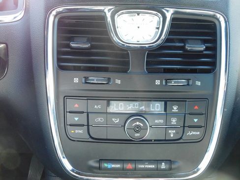 Used 2014 Chrysler Town & Country S image 14