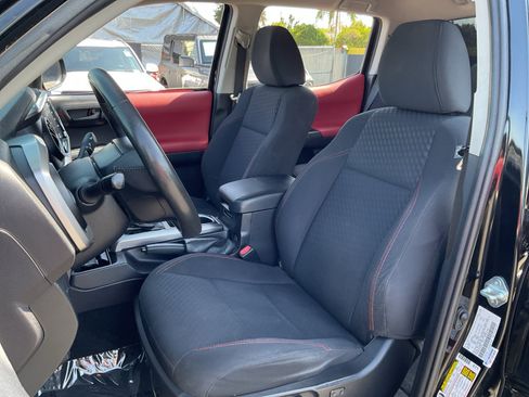 Used 2021 Toyota Tacoma SR5 AWD/4WD image 18
