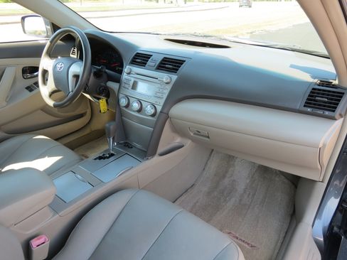 Used 2010 Toyota Camry SE image 30