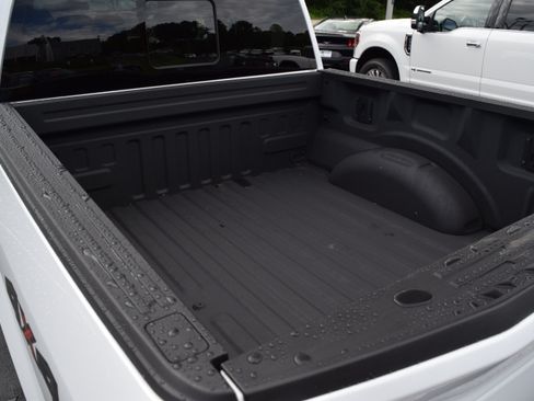 Used 2017 Ford F150 XLT w/ Equipment Group 302A Luxury AWD/4WD image 5