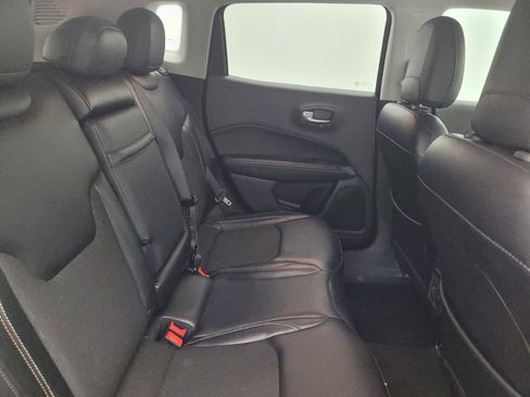 Used 2018 Jeep Compass Latitude w/ Popular Equipment Group AWD/4WD image 19