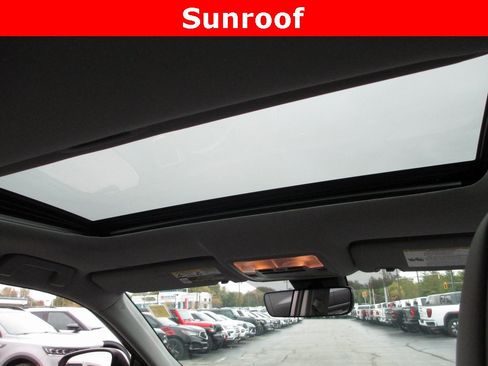 Used 2019 Toyota Highlander XLE image 12