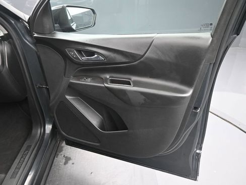 Used 2020 Chevrolet Equinox LT w/ Driver Convenience Package image 6