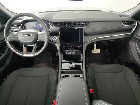 New 2025 Jeep Grand Cherokee Laredo X image 18