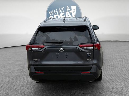 Used 2022 Toyota RAV4 XLE w/ Convenience Package image 5