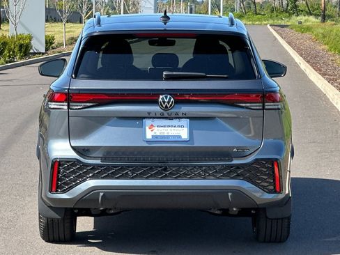 New 2026 Volkswagen Tiguan SE R-Line AWD/4WD image 4