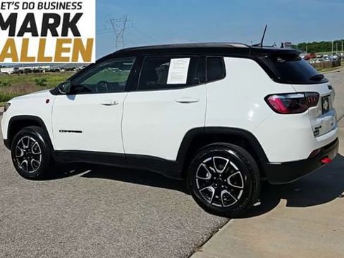 Used 2025 Jeep Compass Trailhawk AWD/4WD image 6