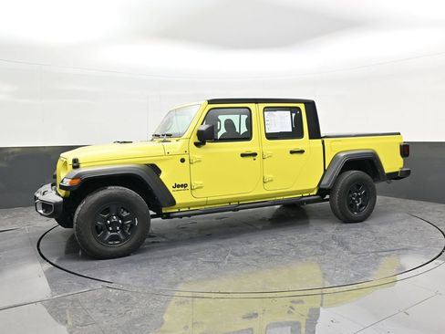 Used 2023 Jeep Gladiator Sport image 3