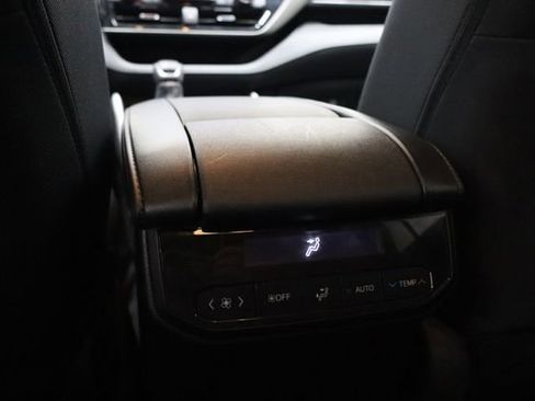 Used 2024 Toyota Highlander LE image 40