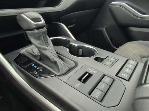 Used 2021 Toyota Highlander LE AWD/4WD image 32