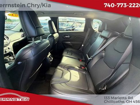 Used 2021 Jeep Cherokee Latitude Lux w/ Mopar Interior Package AWD/4WD image 23