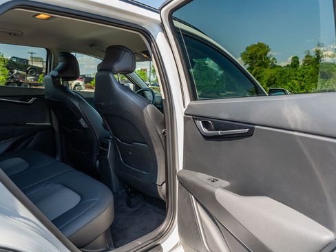 Used 2023 Kia Niro EX image 14