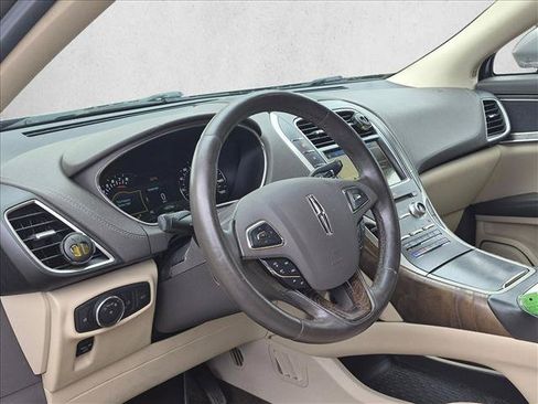 Used 2017 Lincoln MKX Reserve w/ Lincoln MKX Climate Package AWD/4WD image 2