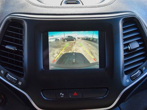 Certified 2019 Jeep Cherokee Latitude Plus image 17