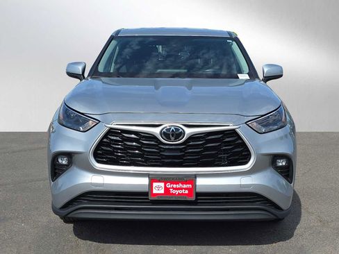 Used 2023 Toyota Highlander LE AWD/4WD image 9