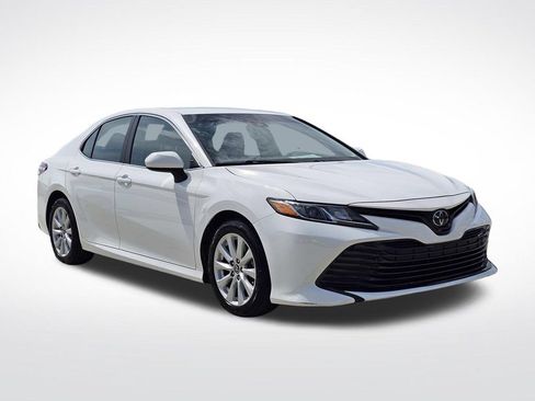 Used 2018 Toyota Camry LE FWD image 23