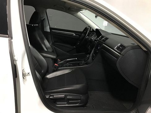 Used 2018 Volkswagen Passat 2.0T R-Line image 13