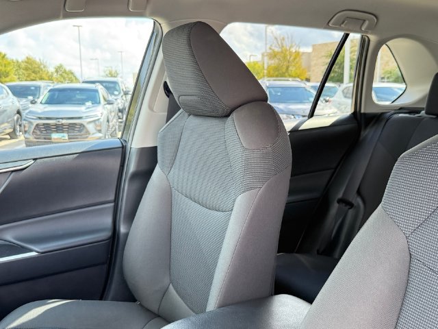 Used 2025 Toyota RAV4 LE AWD/4WD image 14
