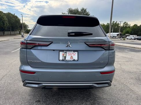 New 2025 Mitsubishi Outlander SE image 7