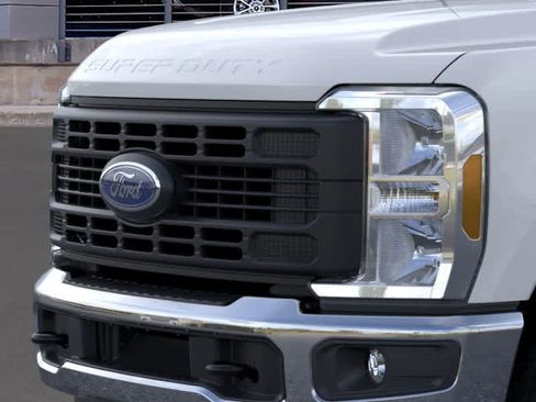 New 2026 Ford F250 XL w/ XL Chrome Package image 17