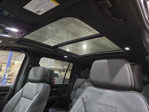 Used 2024 GMC Yukon XL Denali w/ Advanced Technology Package image 33
