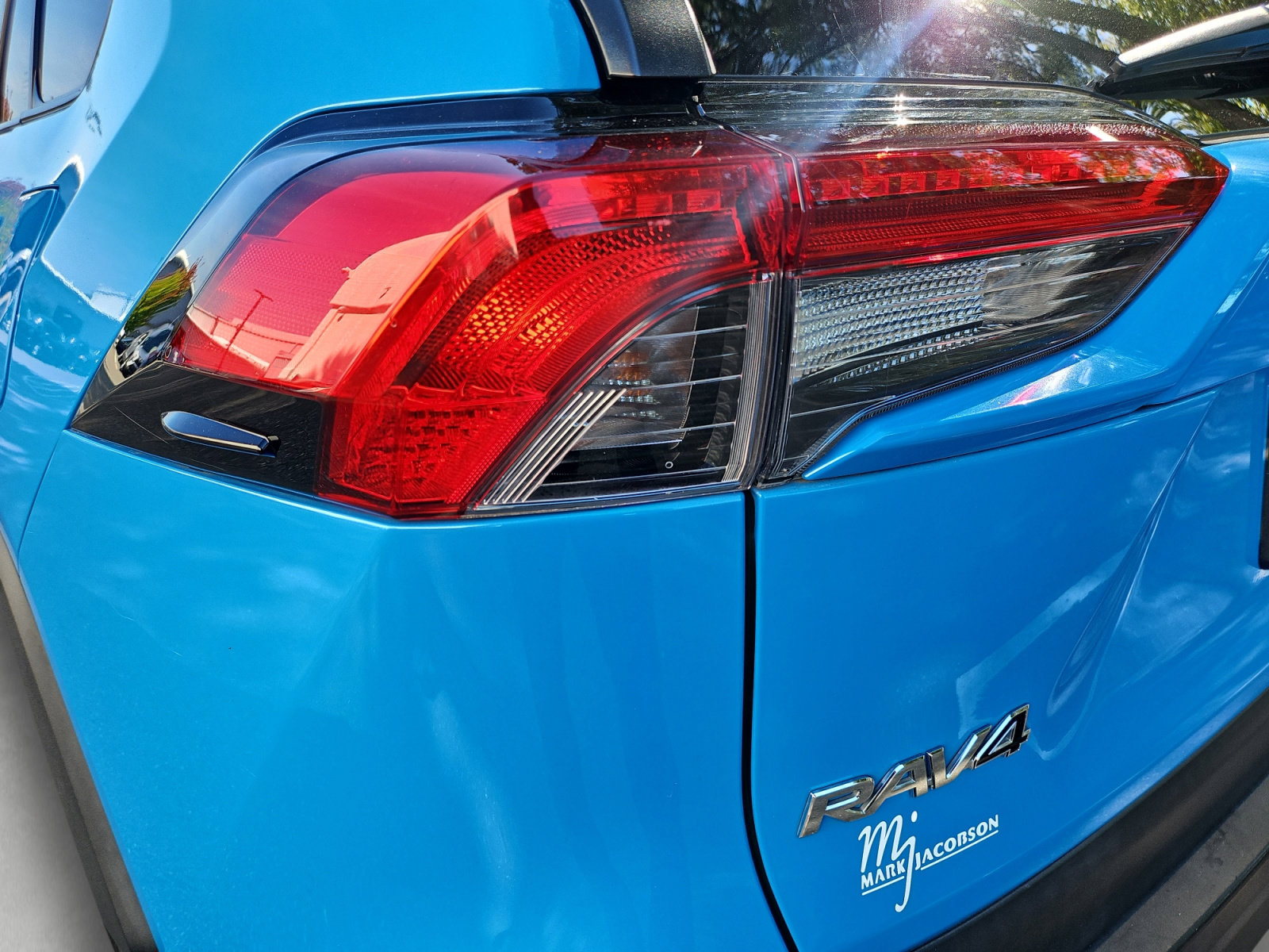 Used 2019 Toyota RAV4 XLE w/ Convenience Package FWD image 18