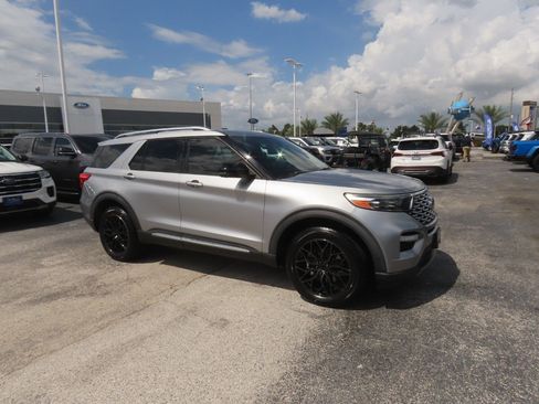Used 2020 Ford Explorer Platinum w/ Premium Technology Package AWD/4WD image 7