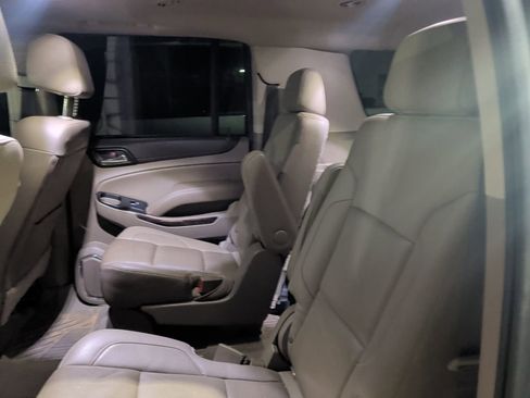 Used 2019 GMC Yukon XL SLT w/ Premium Edition image 3