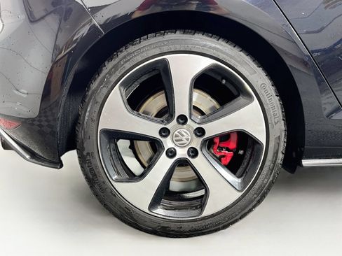 Used 2017 Volkswagen GTI SE FWD image 33