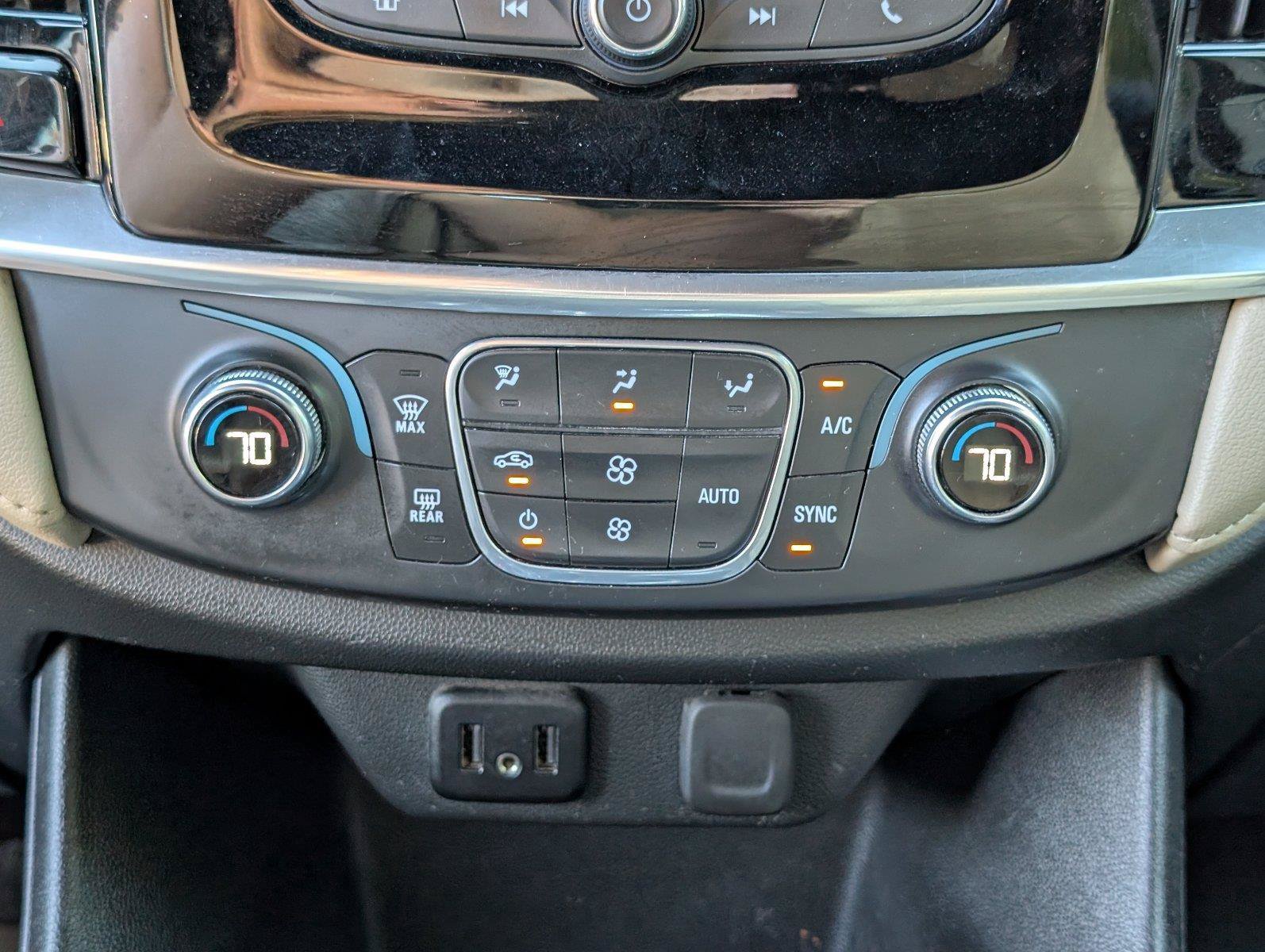Used 2022 Chevrolet Traverse LS FWD image 23