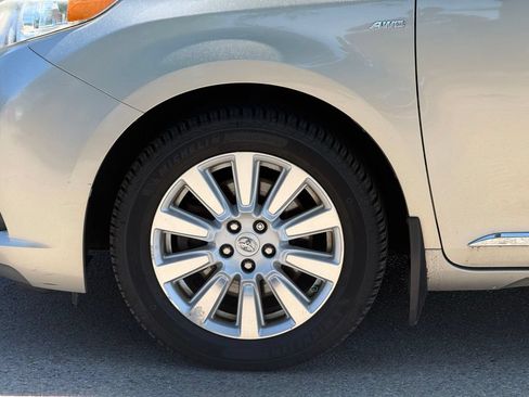 Used 2017 Toyota Sienna LE w/ Protection Package AWD/4WD image 10